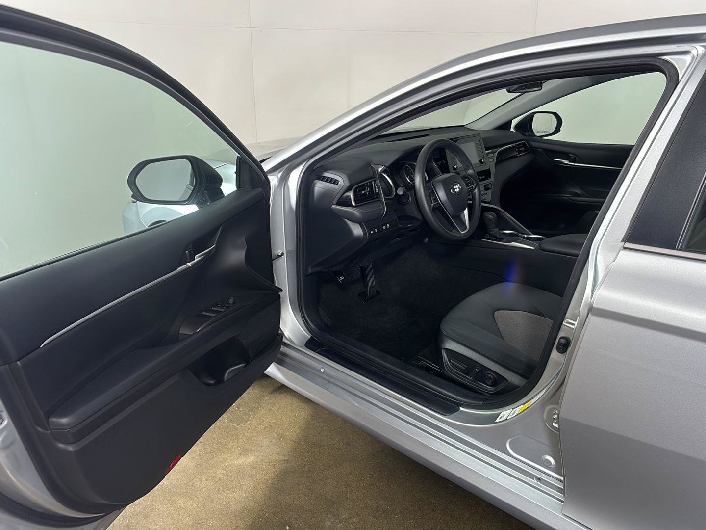 Used 2023 Toyota Camry LE FWD image 2