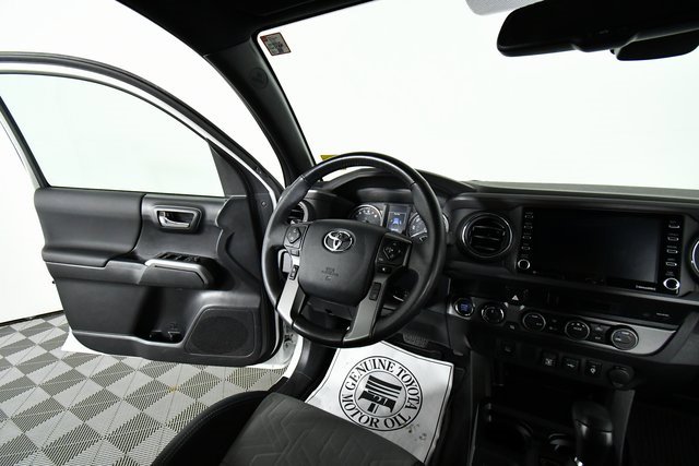 Used 2023 Toyota Tacoma TRD Off-Road image 19