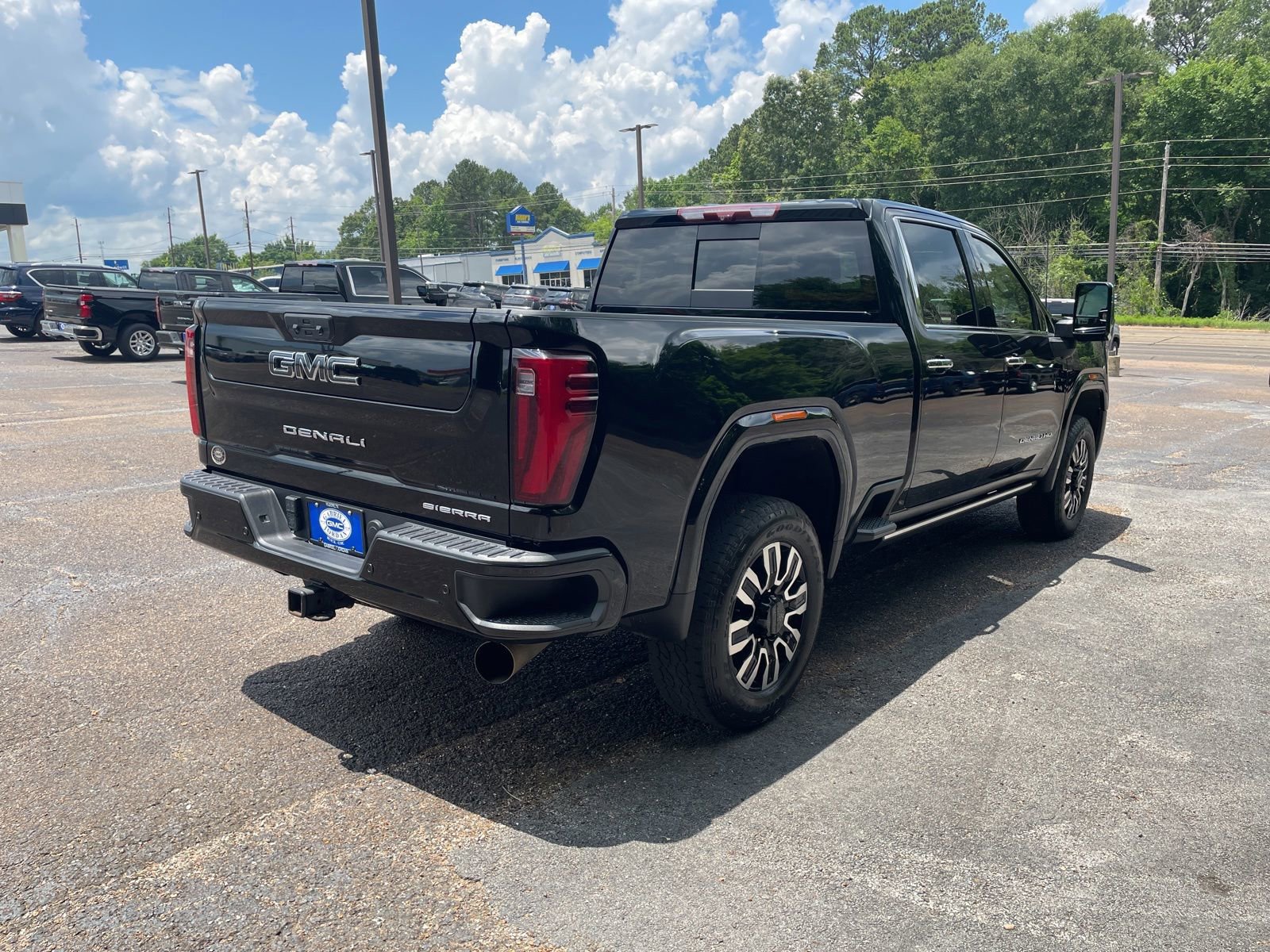 Used 2024 GMC Sierra 2500 Denali Ultimate AWD/4WD image 5