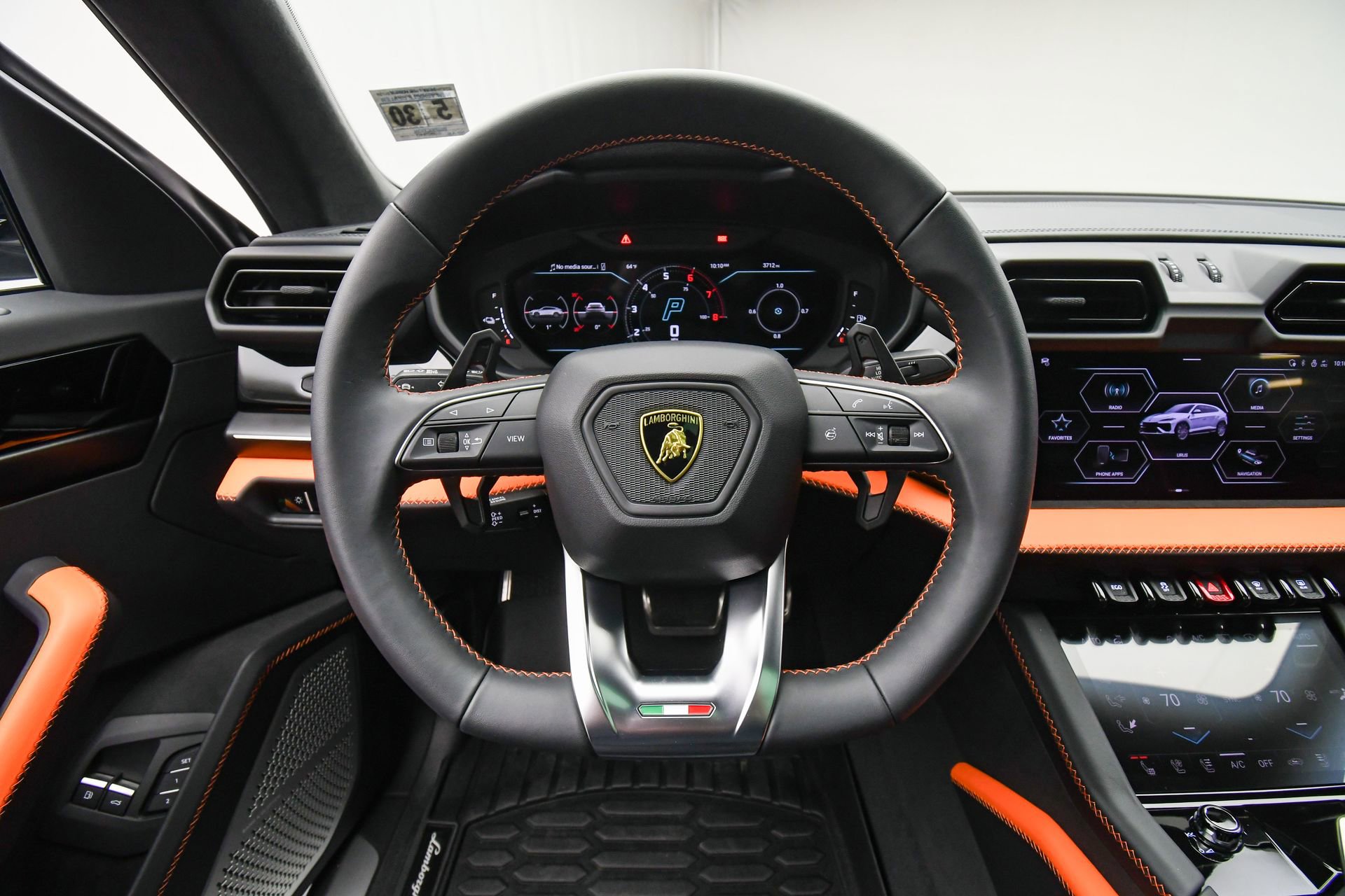 Used 2025 Lamborghini Urus SE image 15