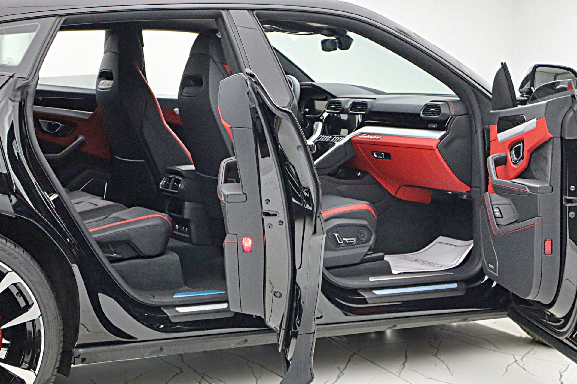 Used 2024 Lamborghini Urus S AWD/4WD image 13