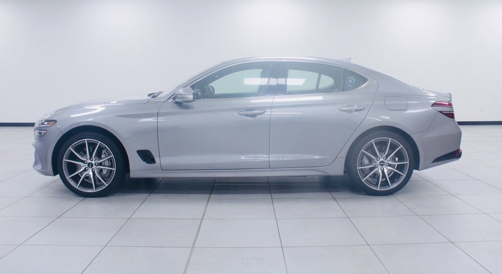 Used 2025 Genesis G70 2.5T image 3