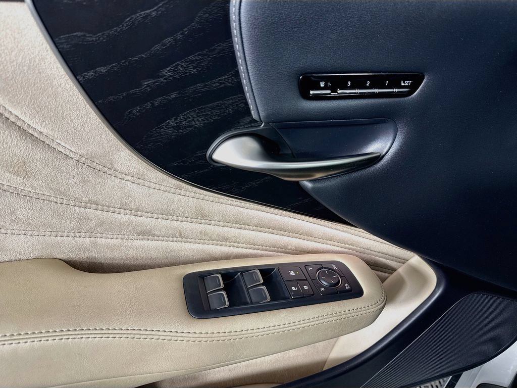 Used 2021 Lexus LS 500 w/ Accessory Package (Z2) RWD image 23