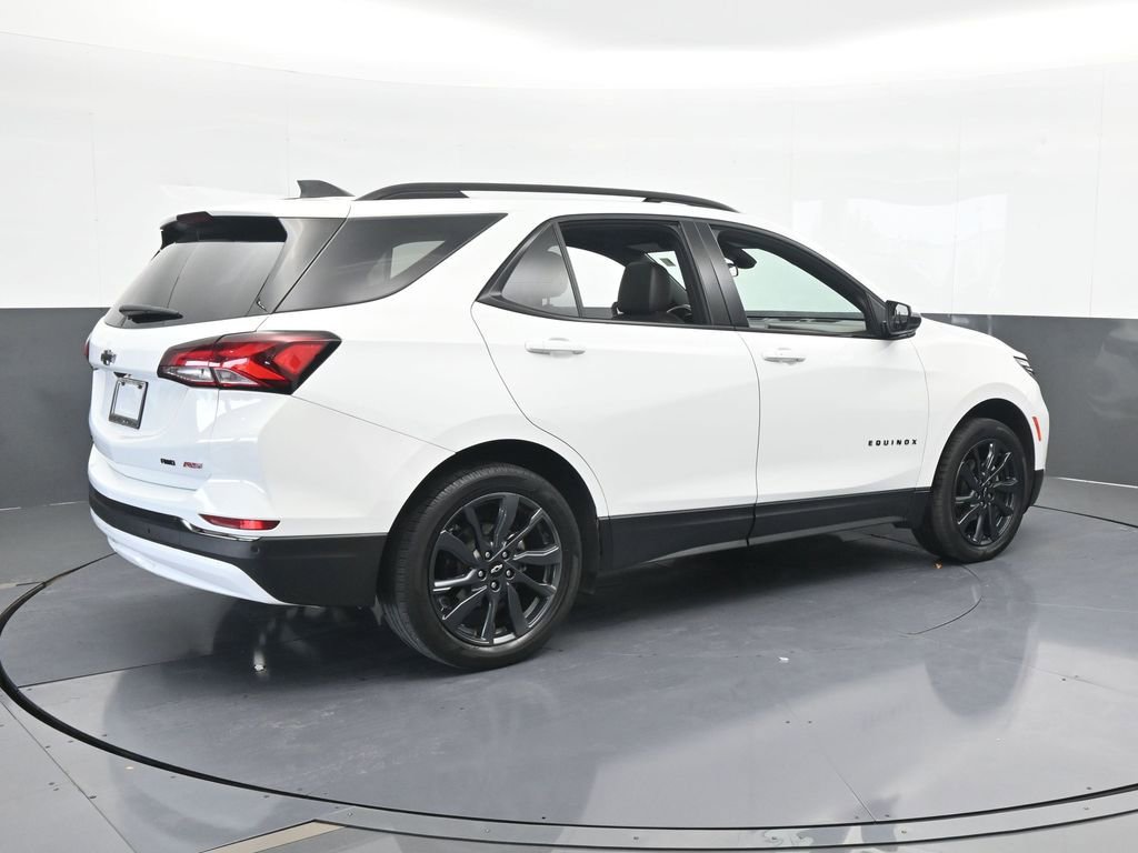 Used 2022 Chevrolet Equinox RS w/ Infotainment Package image 6