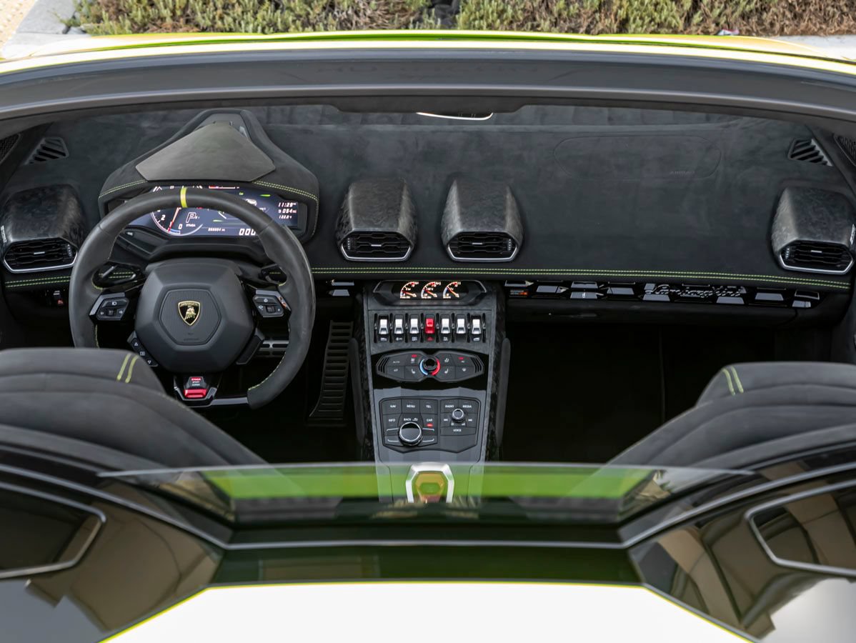 Used 2019 Lamborghini Huracan Performante AWD/4WD image 27
