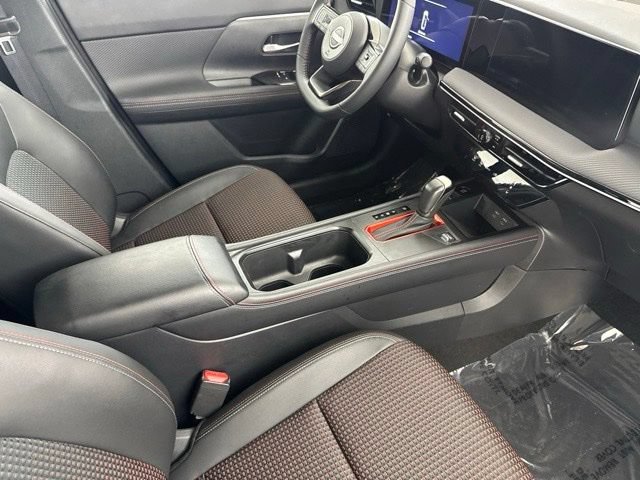 Used 2025 Nissan Kicks SR FWD image 25