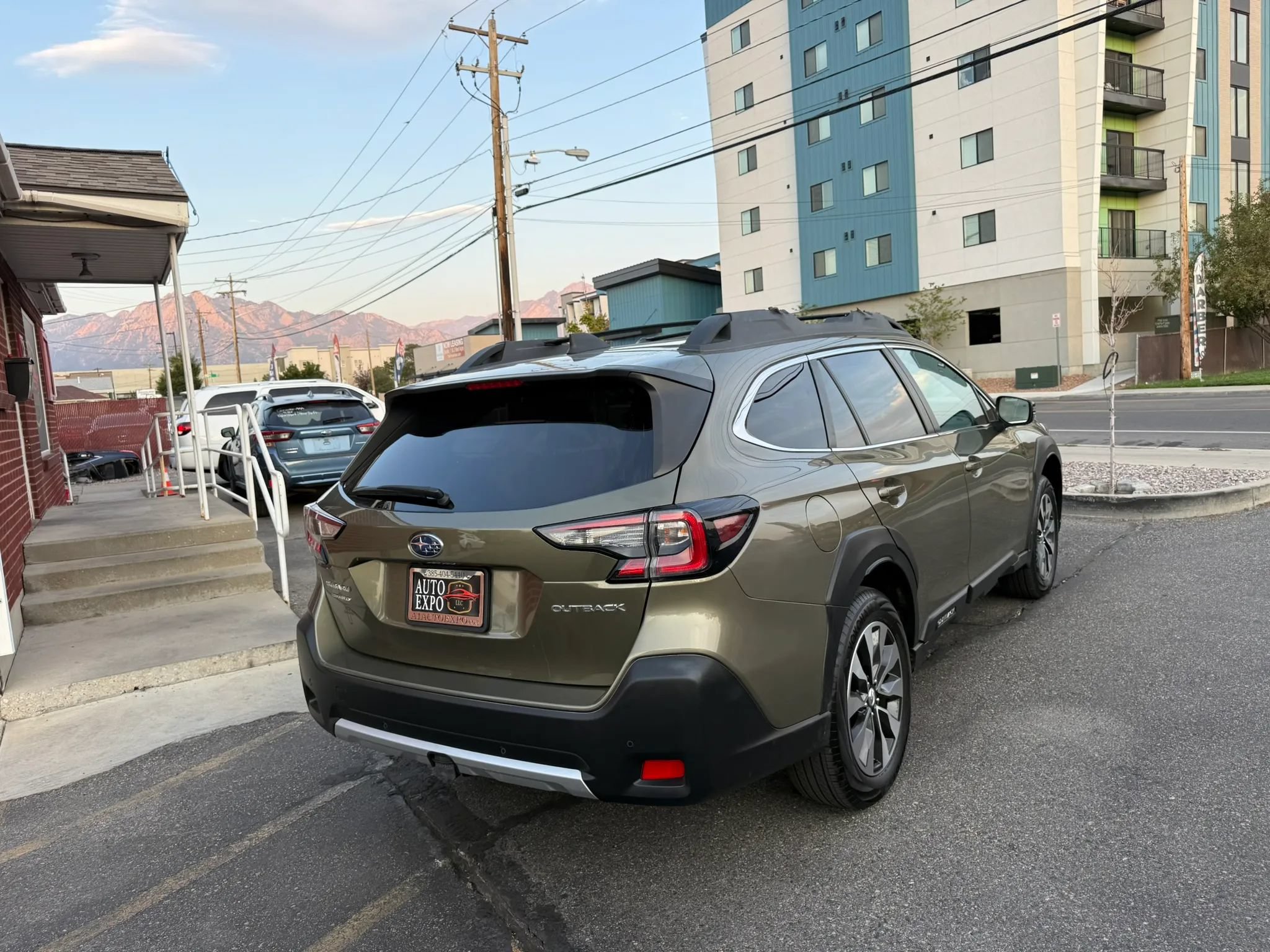 Used 2025 Subaru Outback Limited AWD/4WD image 4