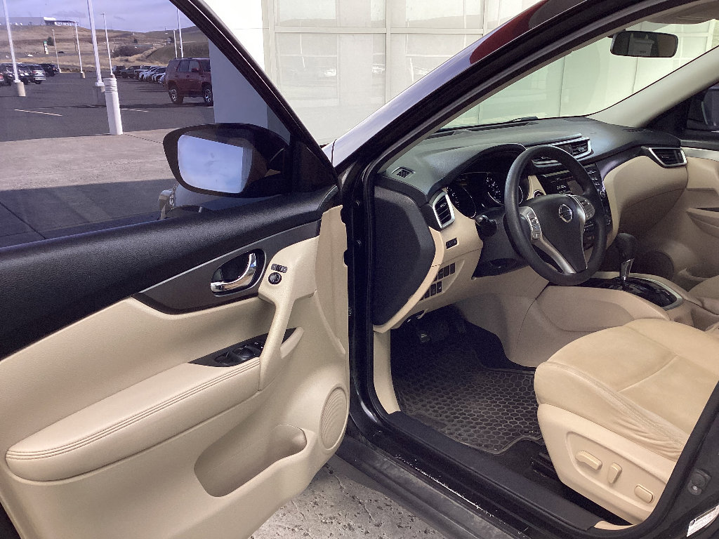 Used 2016 Nissan Rogue SV image 12