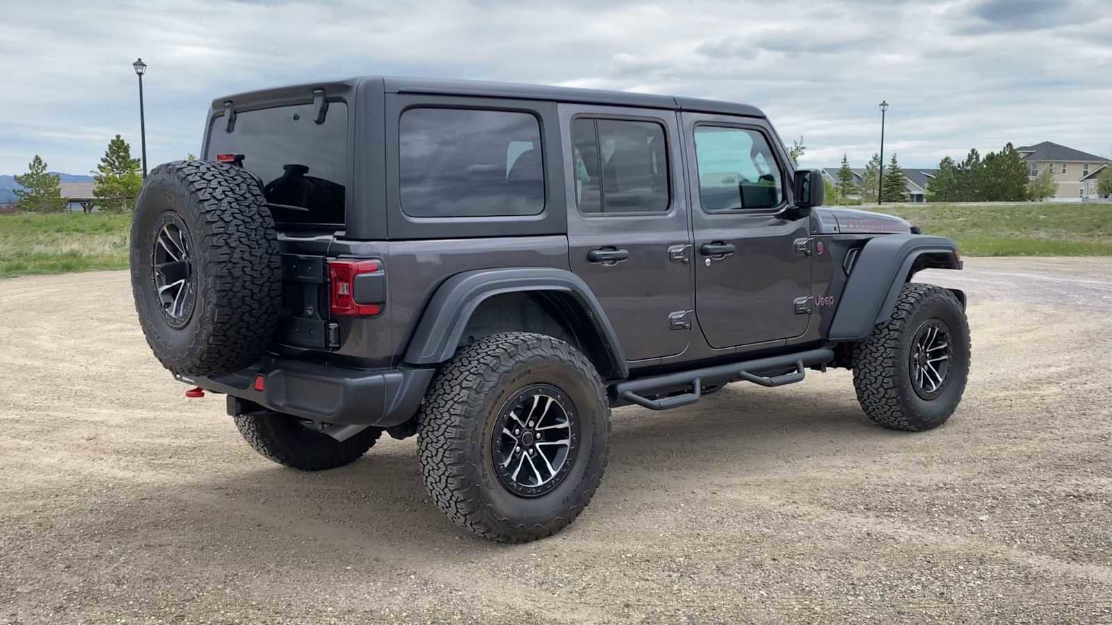 Used 2025 Jeep Wrangler Unlimited Rubicon w/ XTREMEE 35" Tire Package AWD/4WD image 8