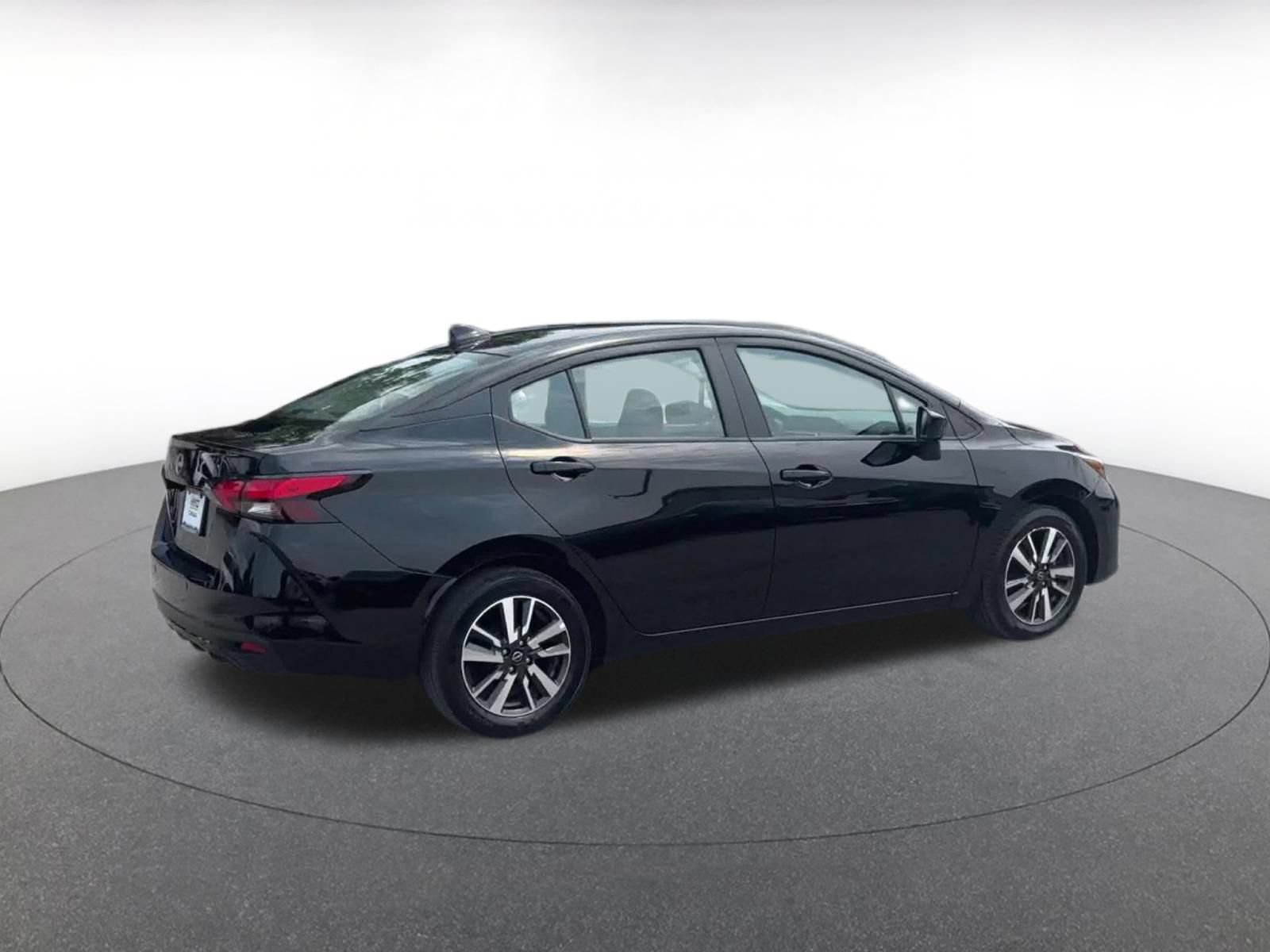Used 2025 Nissan Versa SV FWD image 12