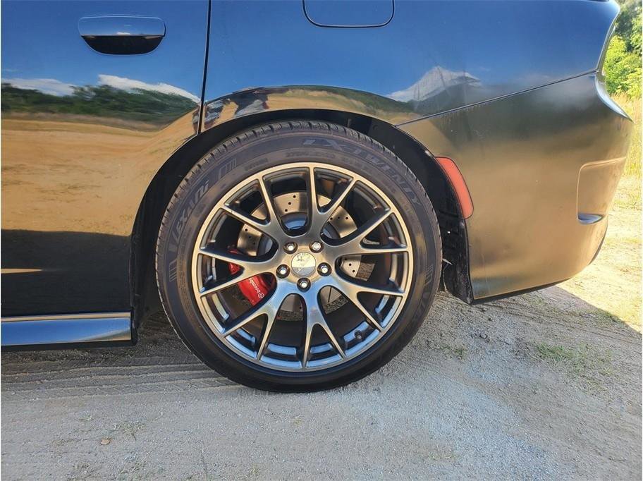Used 2016 Dodge Charger SRT w/ Harman/Kardon Audio Group RWD image 8