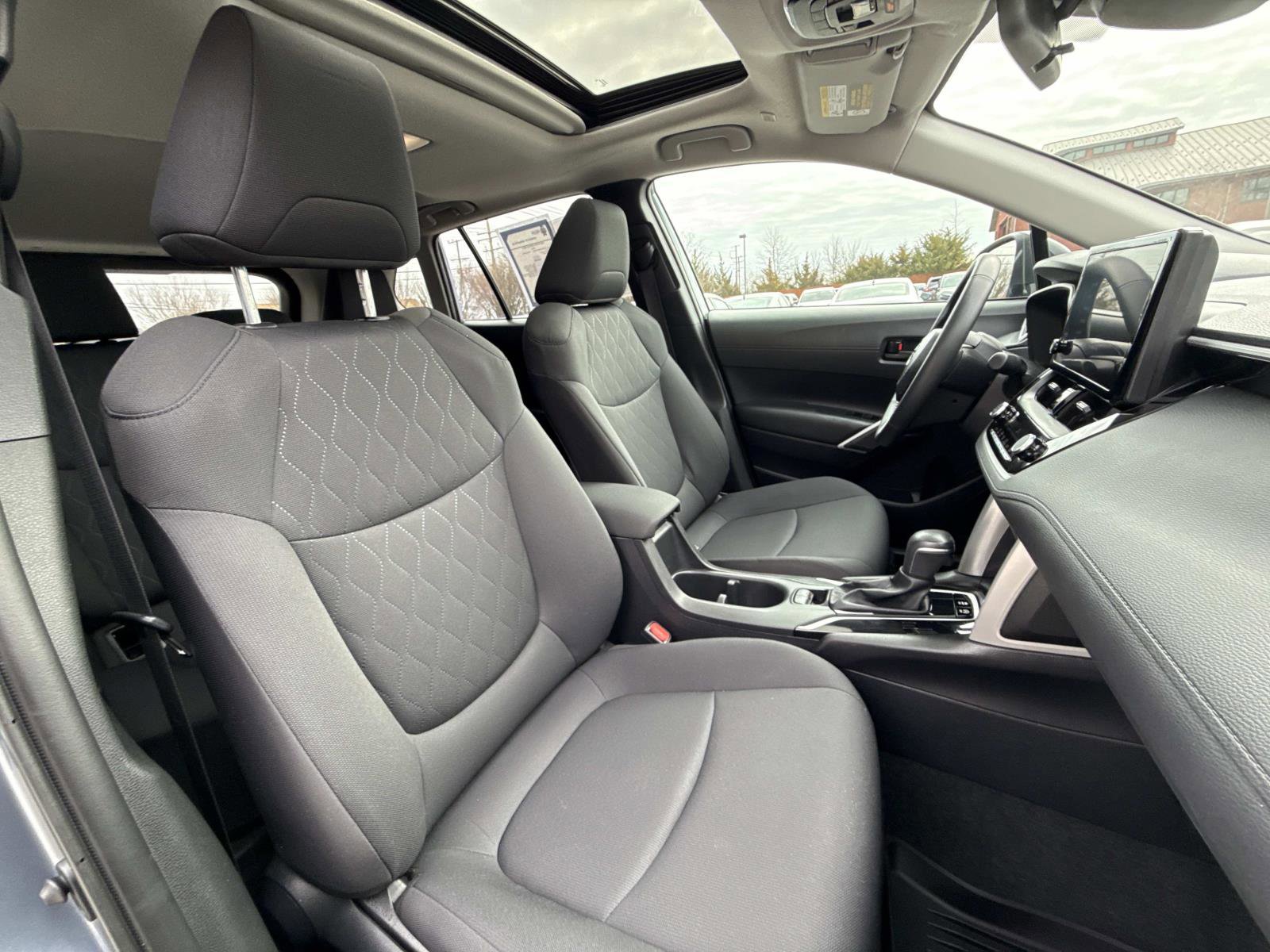 Used 2025 Toyota Corolla Cross LE w/ Moonroof Package image 13