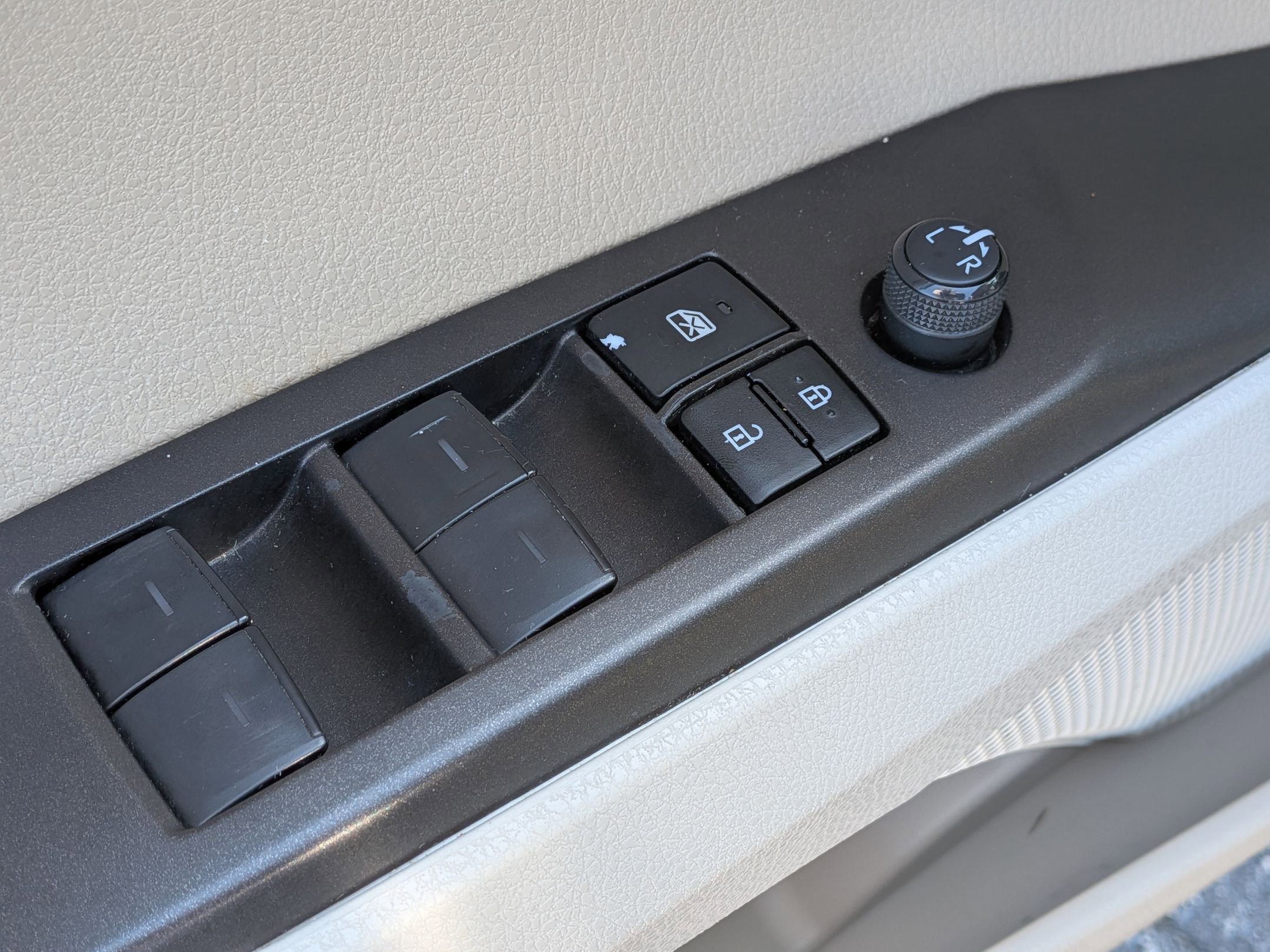 Used 2023 Toyota Camry LE FWD image 13