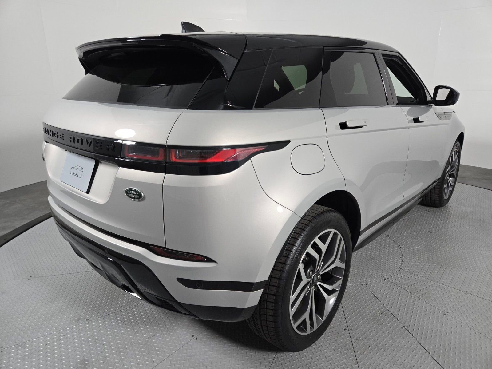 Used 2023 Land Rover Range Rover Evoque R-Dynamic SE AWD/4WD image 2