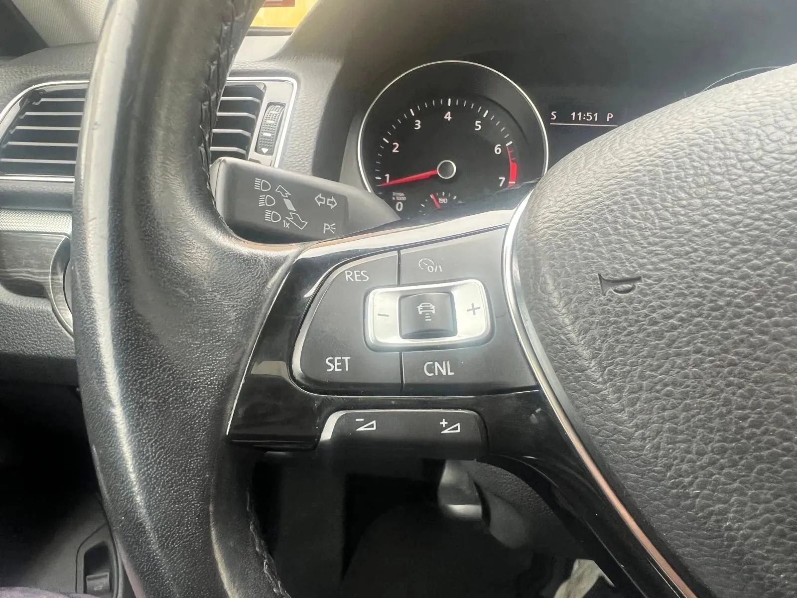 Used 2018 Volkswagen Passat 2.0T SE image 11