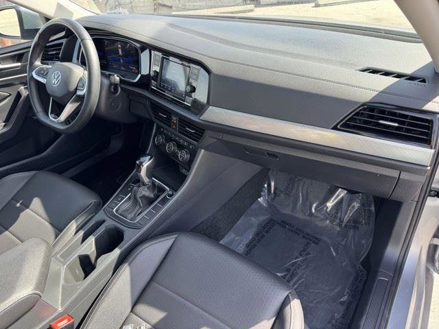 Used 2024 Volkswagen Jetta SE image 7