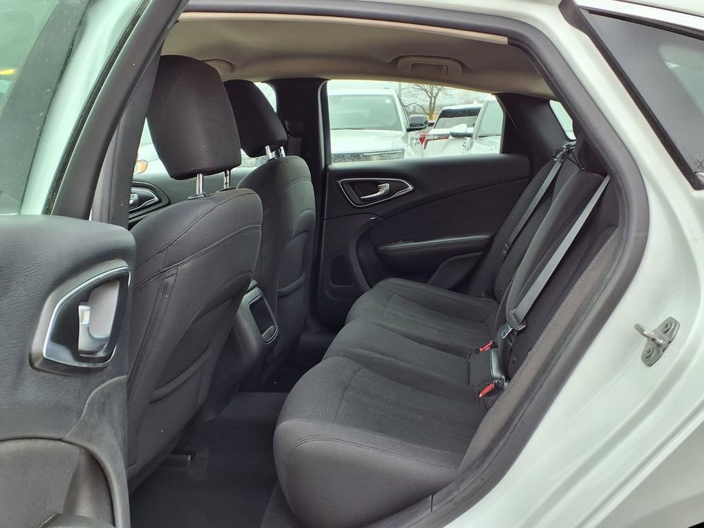 Used 2015 Chrysler 200 Limited image 8