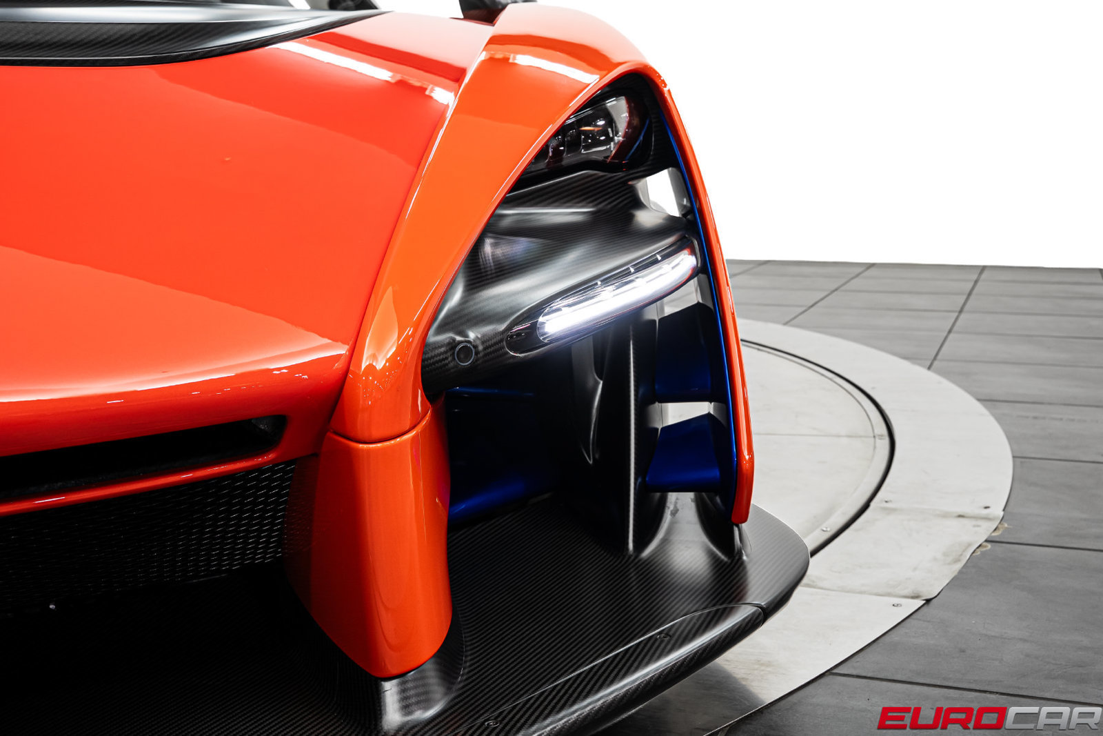 Used 2019 McLaren Senna RWD image 14