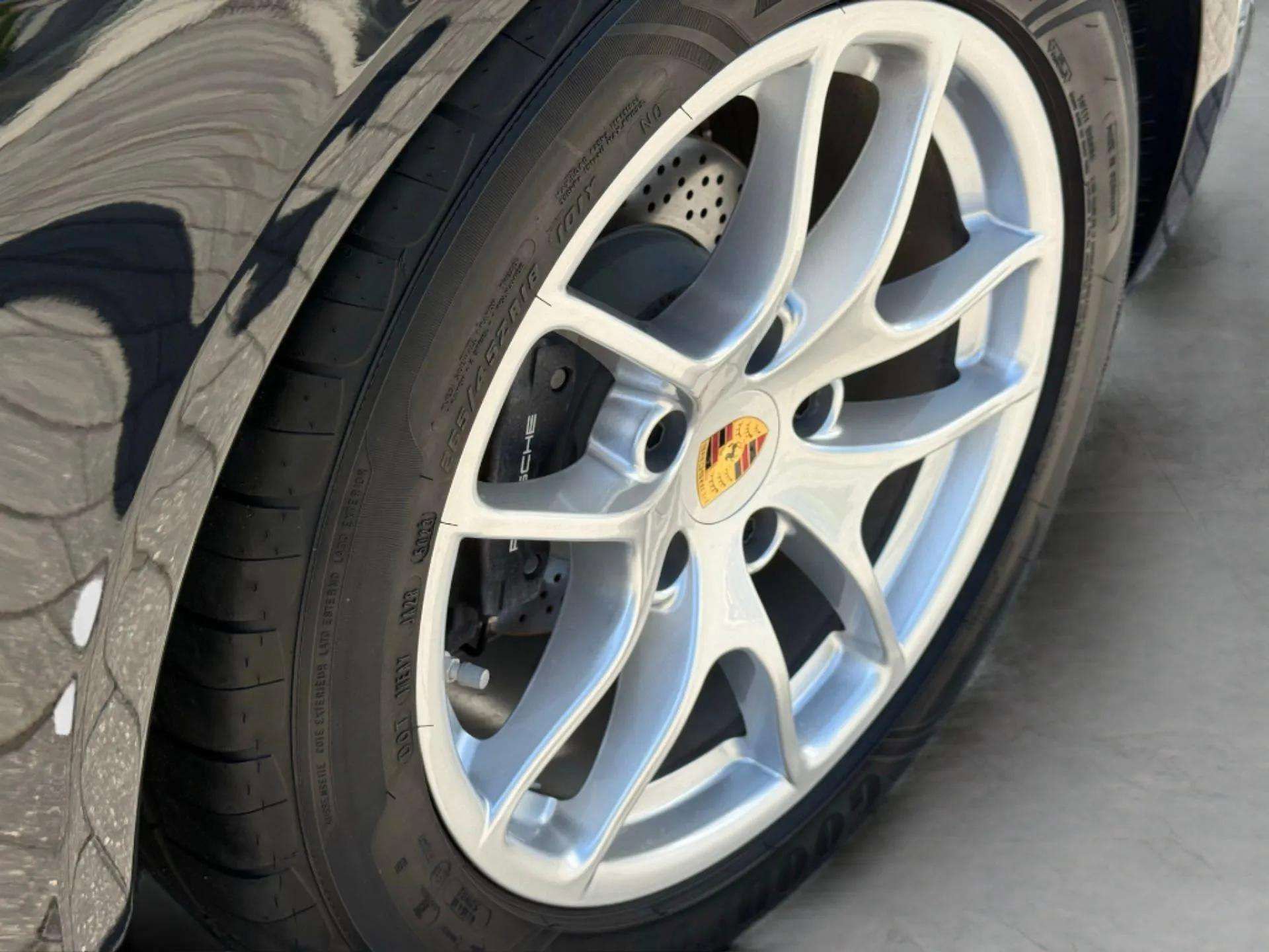 Used 2024 Porsche 718 Cayman w/ Sport Chrono Package image 32