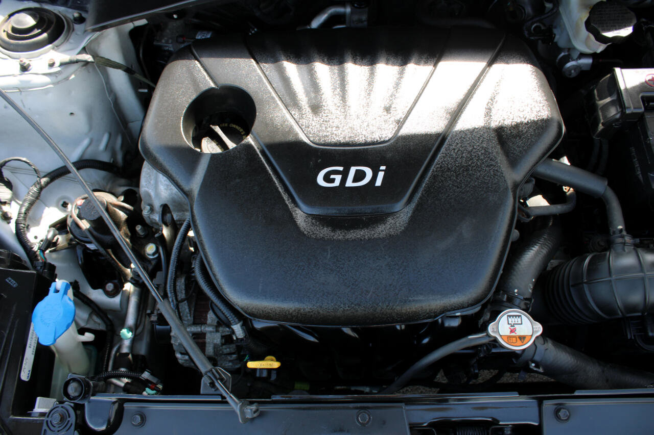 Used 2012 Hyundai Veloster w/ Style Pkg image 30