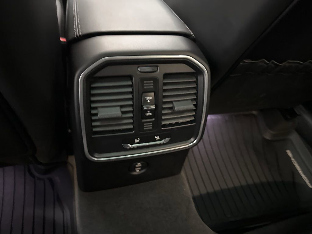 Used 2022 Porsche Macan S image 23