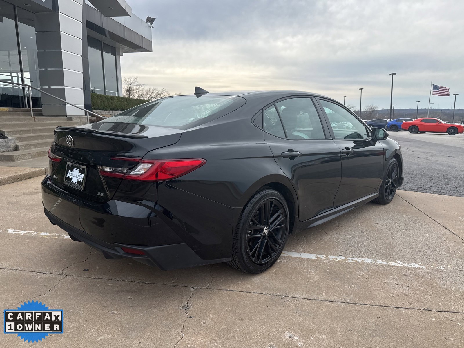 Used 2025 Toyota Camry SE image 3