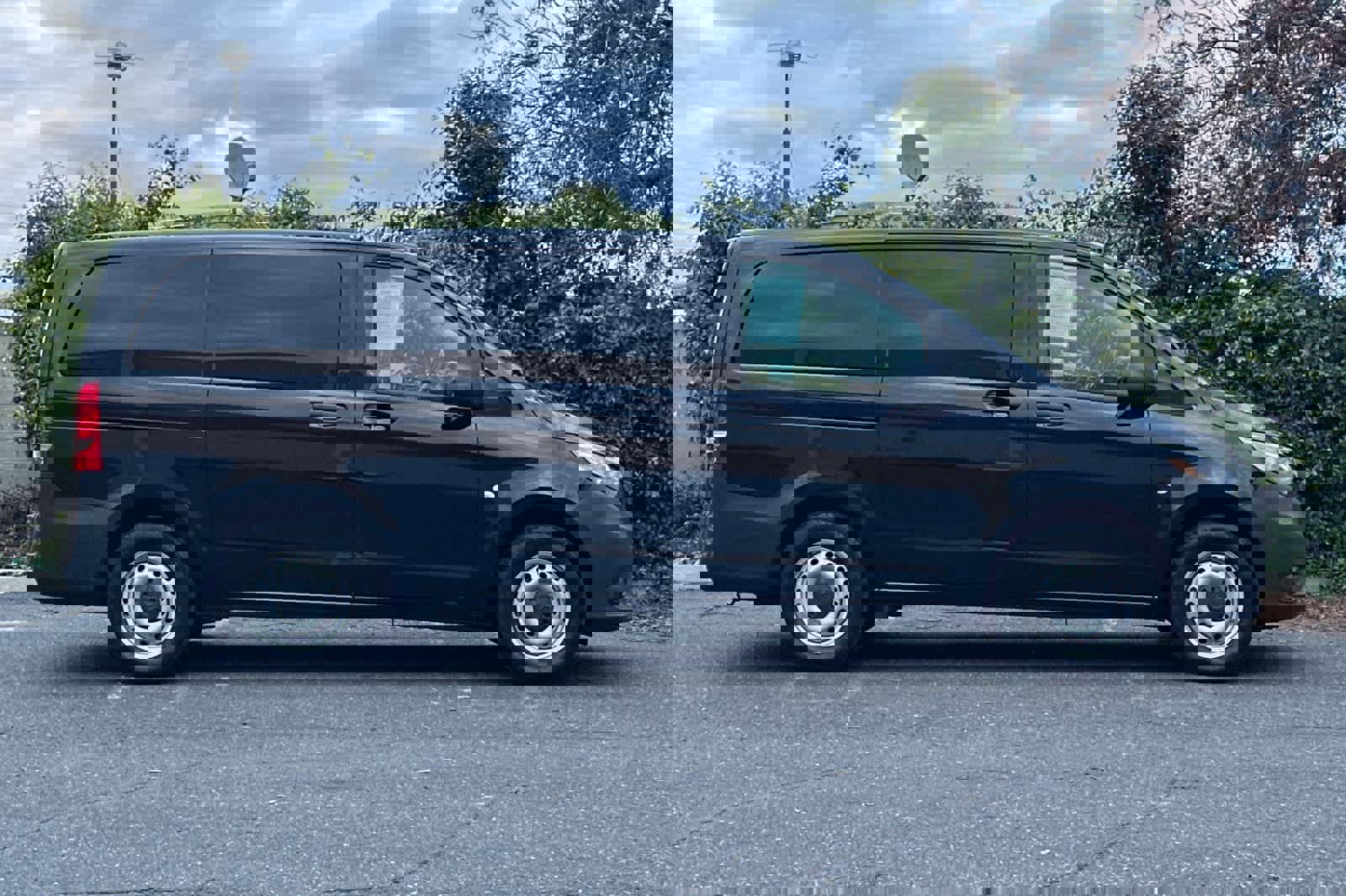 Used 2023 Mercedes-Benz Metris Passenger image 2