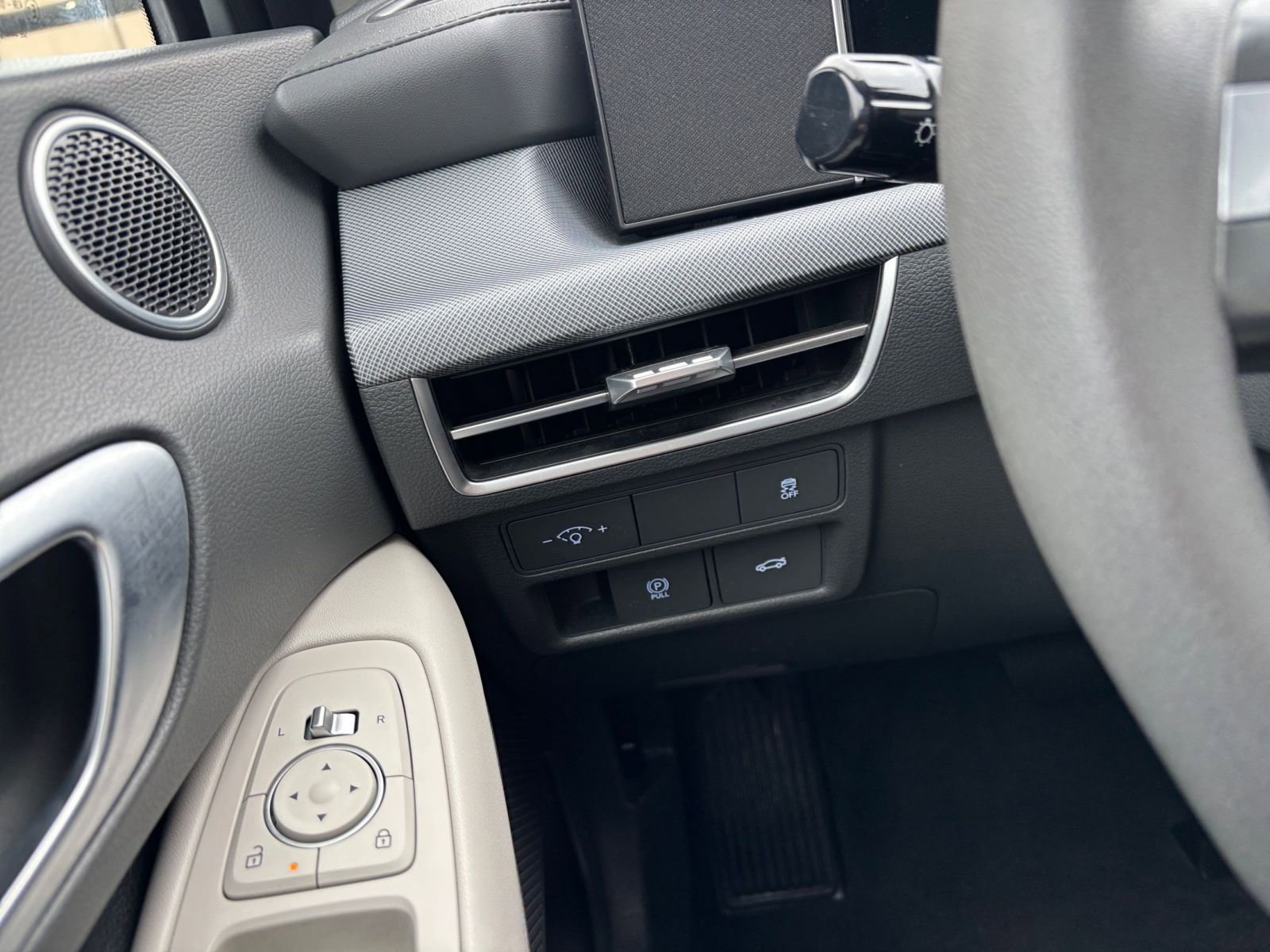 Used 2025 Hyundai Sonata SEL FWD image 34