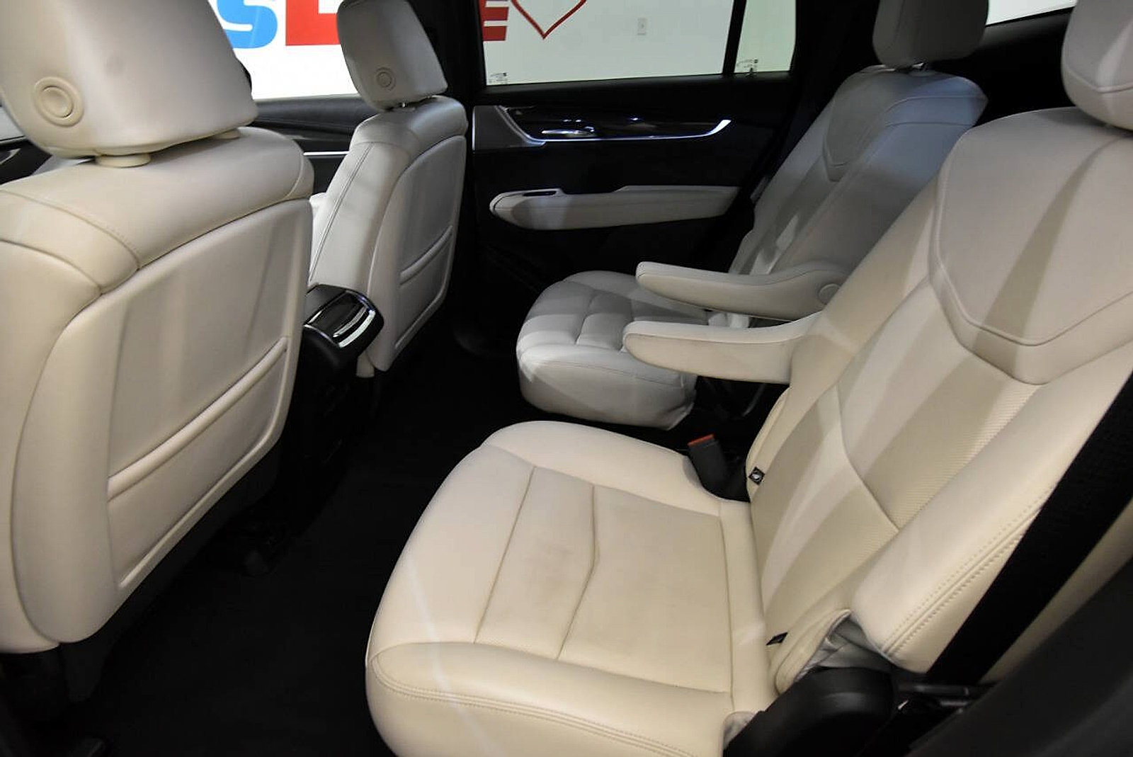 Used 2023 Cadillac XT6 Sport w/ Technology Package AWD/4WD image 14