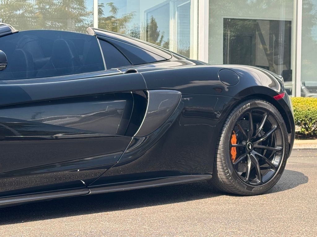 Used 2019 McLaren 570S Spider image 21
