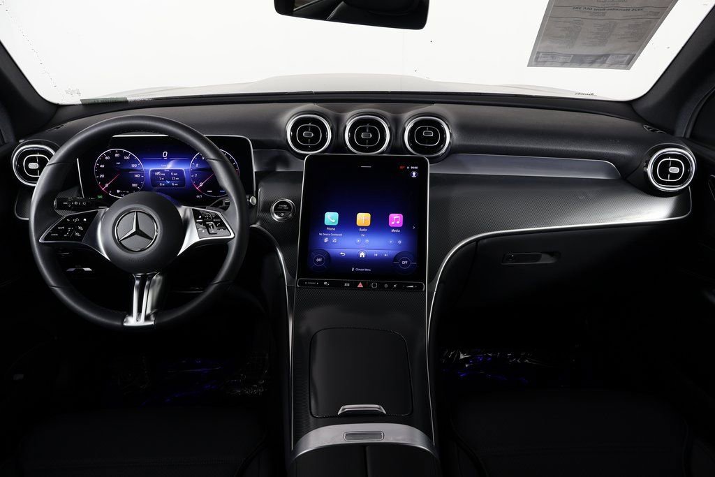 Certified 2025 Mercedes-Benz GLC 300 image 8