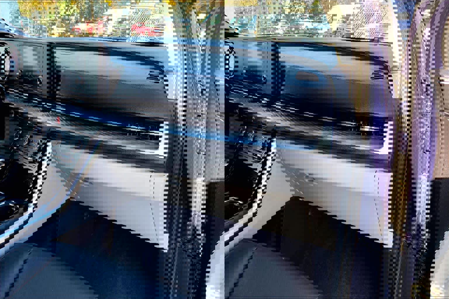 Used 2022 Kia Carnival LX image 18