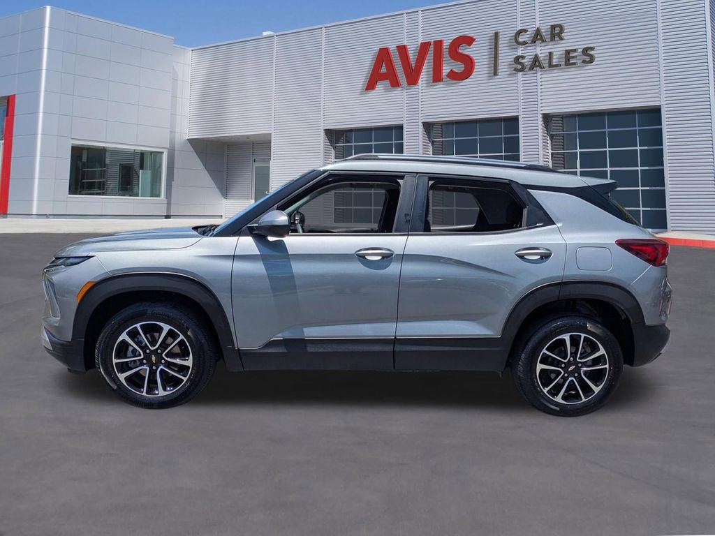 Used 2025 Chevrolet TrailBlazer LT AWD/4WD image 9