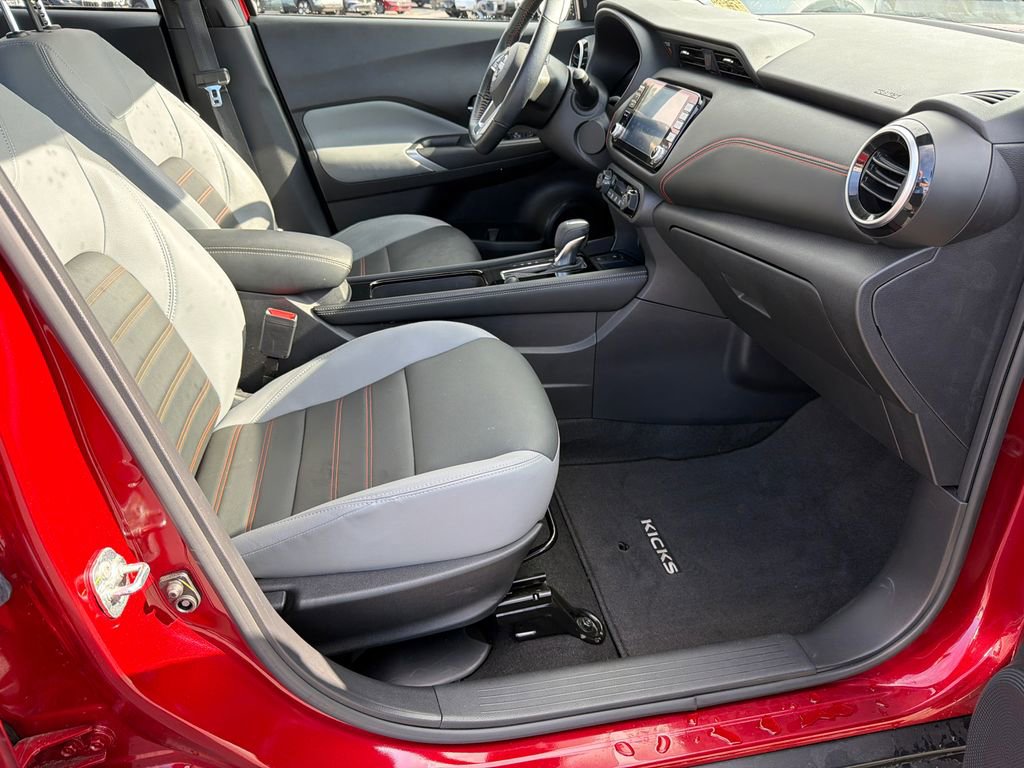 Used 2023 Nissan Kicks SR w/ SR Premium Package image 13