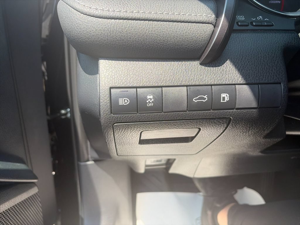 Used 2018 Toyota Camry XSE FWD image 31