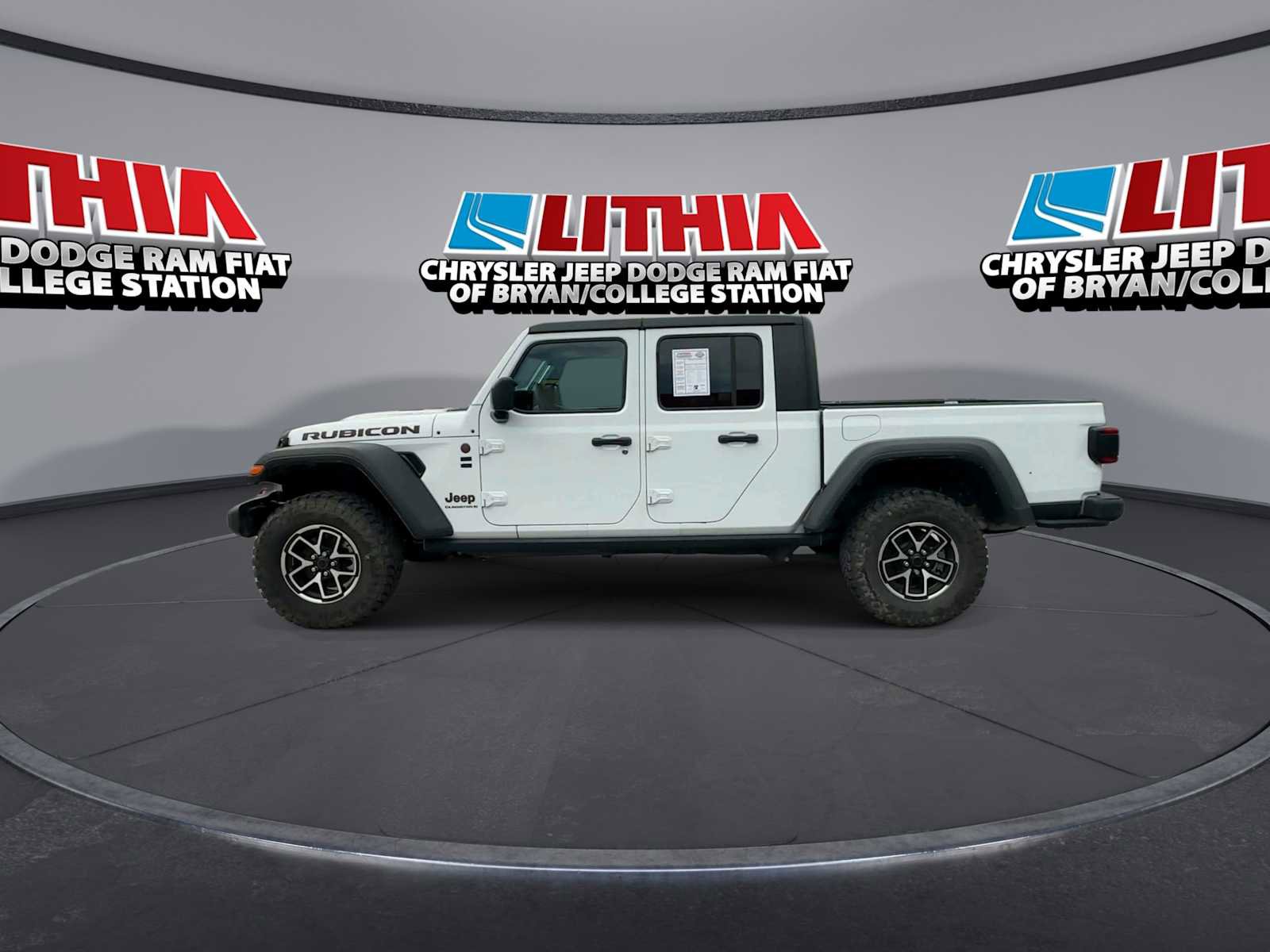 Used 2024 Jeep Gladiator Rubicon AWD/4WD image 5