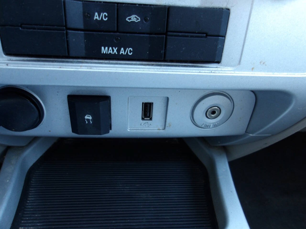 Used 2010 Mercury Mariner 2WD image 15