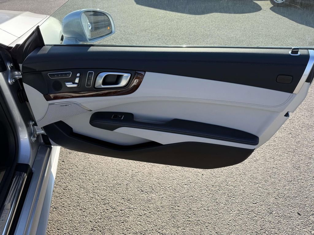 Used 2017 Mercedes-Benz SL 550 image 13