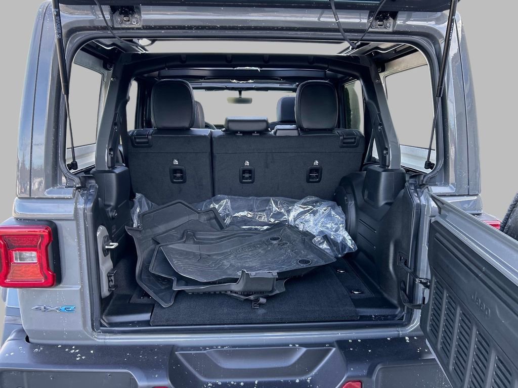 Used 2023 Jeep Wrangler Unlimited Rubicon 4xe w/ Safety Group image 15