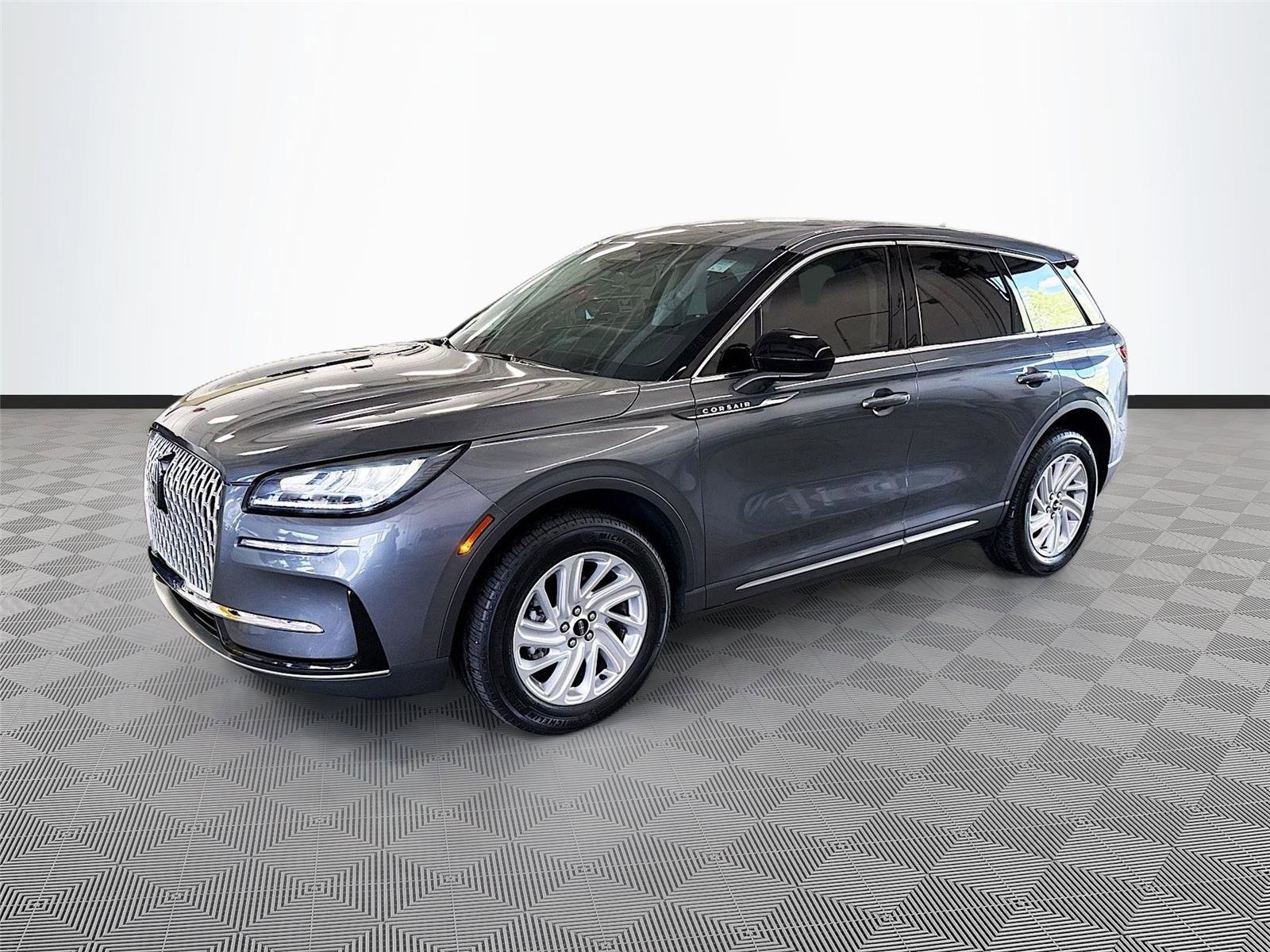 Used 2023 Lincoln Corsair AWD w/ Towing Package image 3