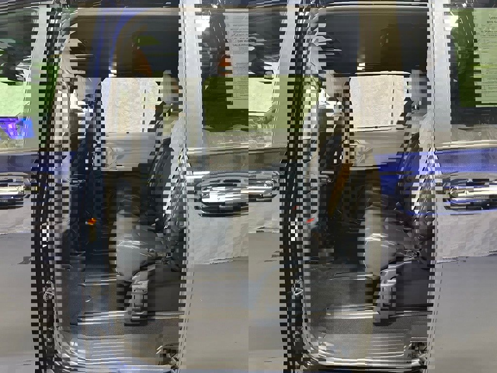 Used 2025 Toyota Sienna XSE image 46