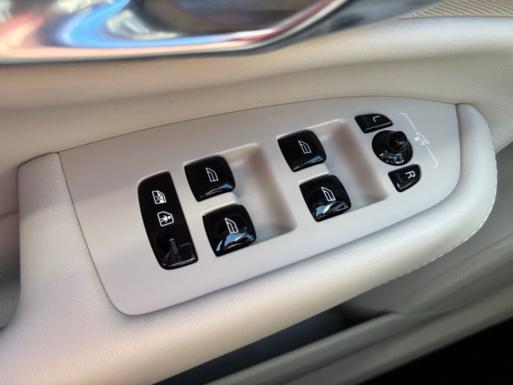 Certified 2023 Volvo XC90 T8 Plus w/ Protection Package AWD/4WD image 32