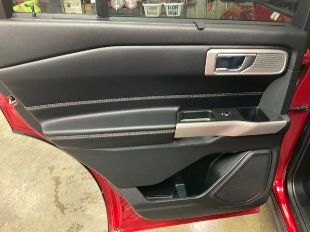 Used 2021 Ford Explorer Limited w/ Equipment Group 301A AWD/4WD image 9