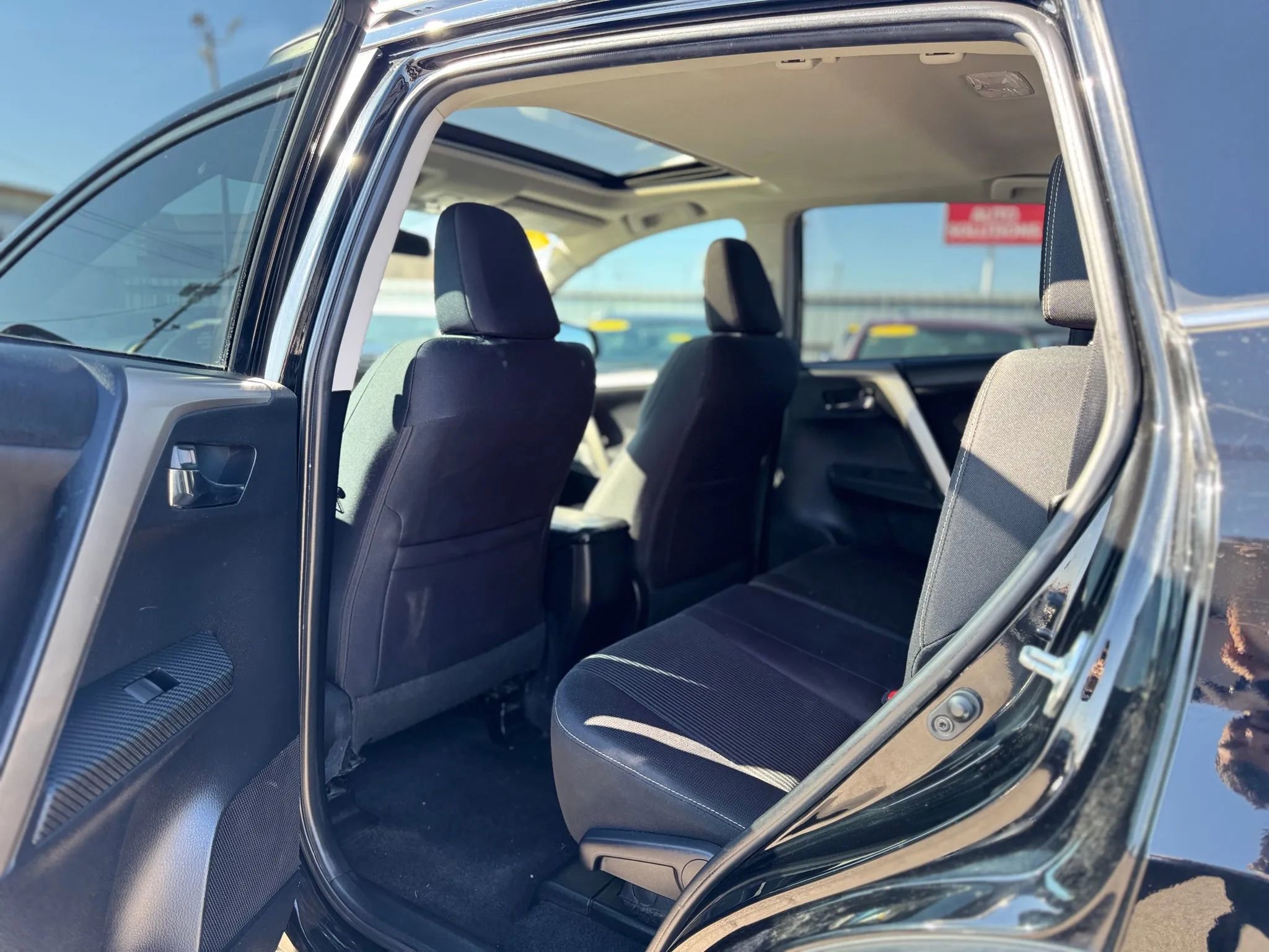 Used 2015 Toyota RAV4 XLE image 29