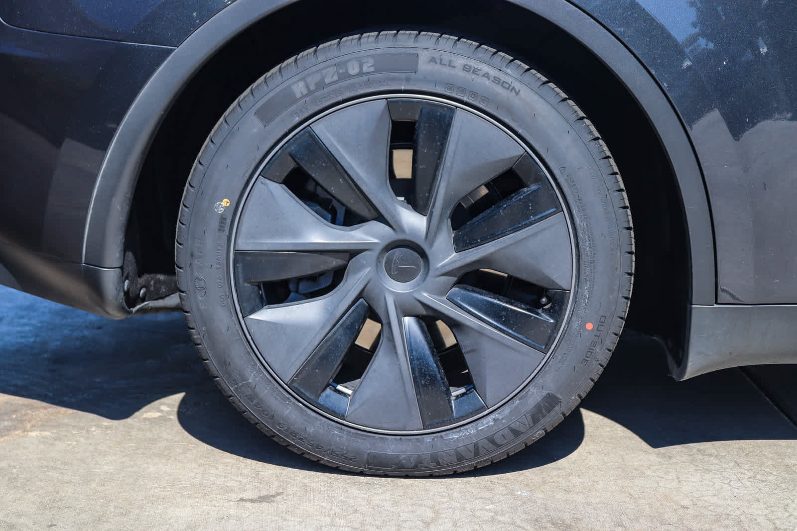 Used 2025 Tesla Model Y Long Range RWD image 8