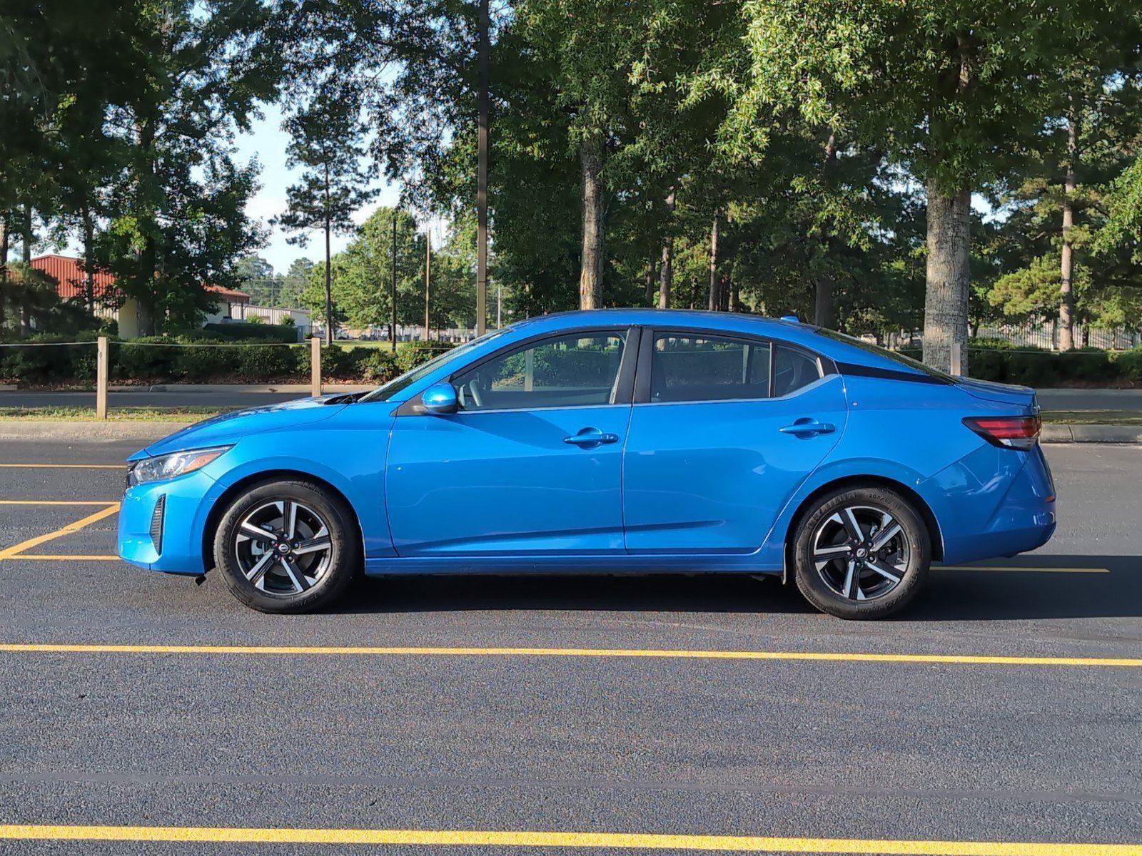Used 2024 Nissan Sentra SV FWD image 2