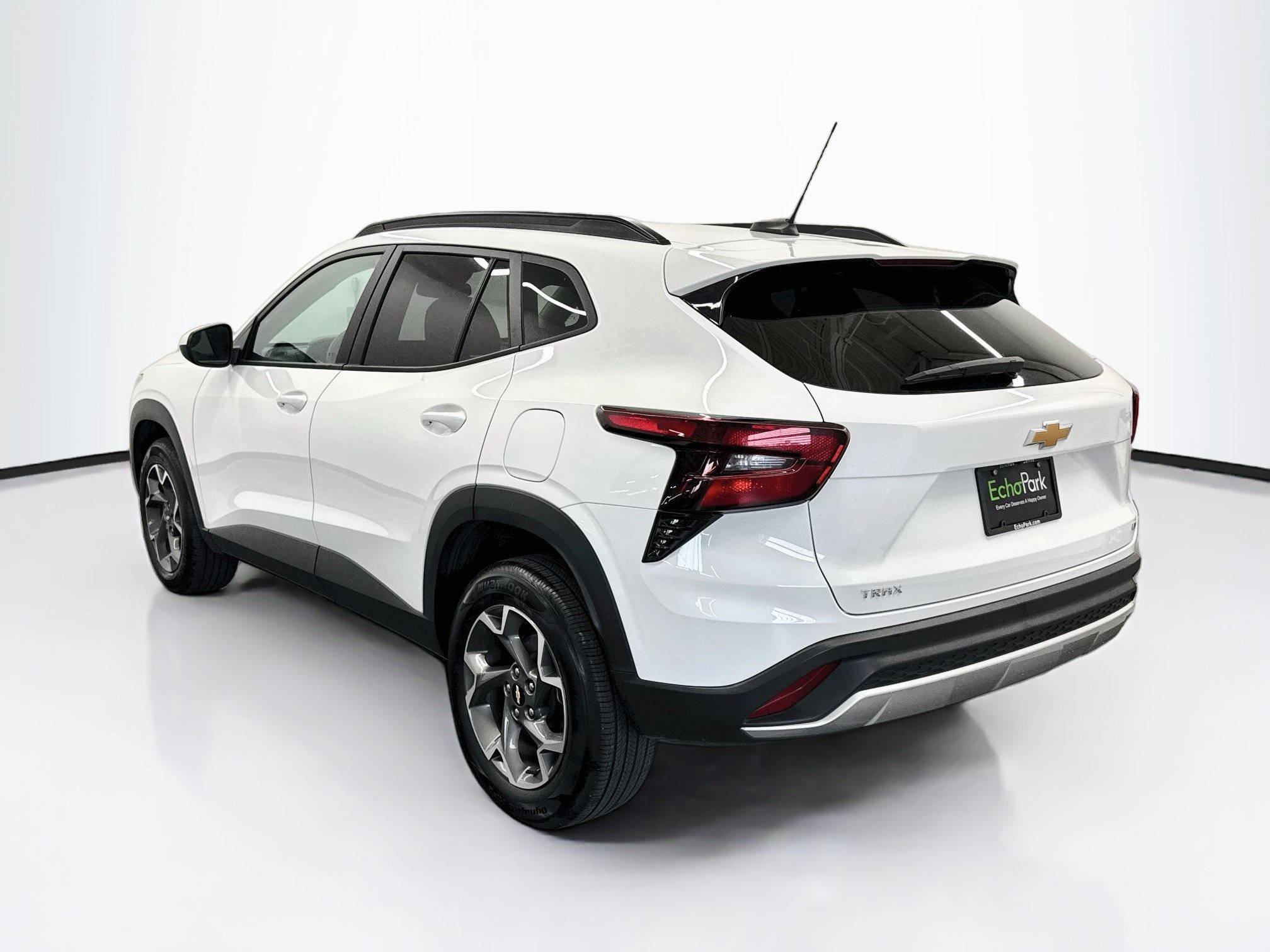 Used 2025 Chevrolet Trax LT FWD image 5