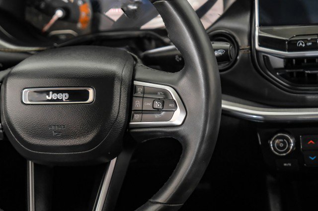 Used 2023 Jeep Compass Limited image 16