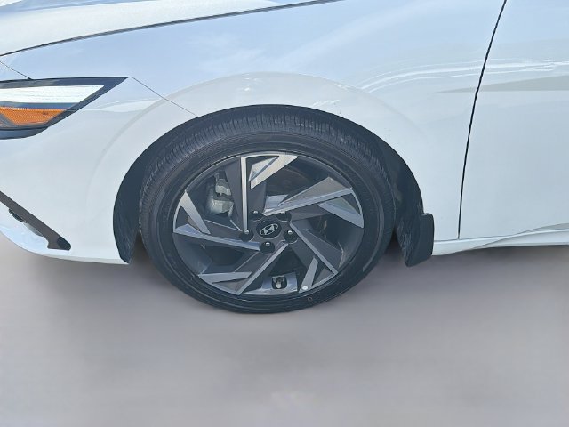 Used 2025 Hyundai Elantra SEL FWD image 31