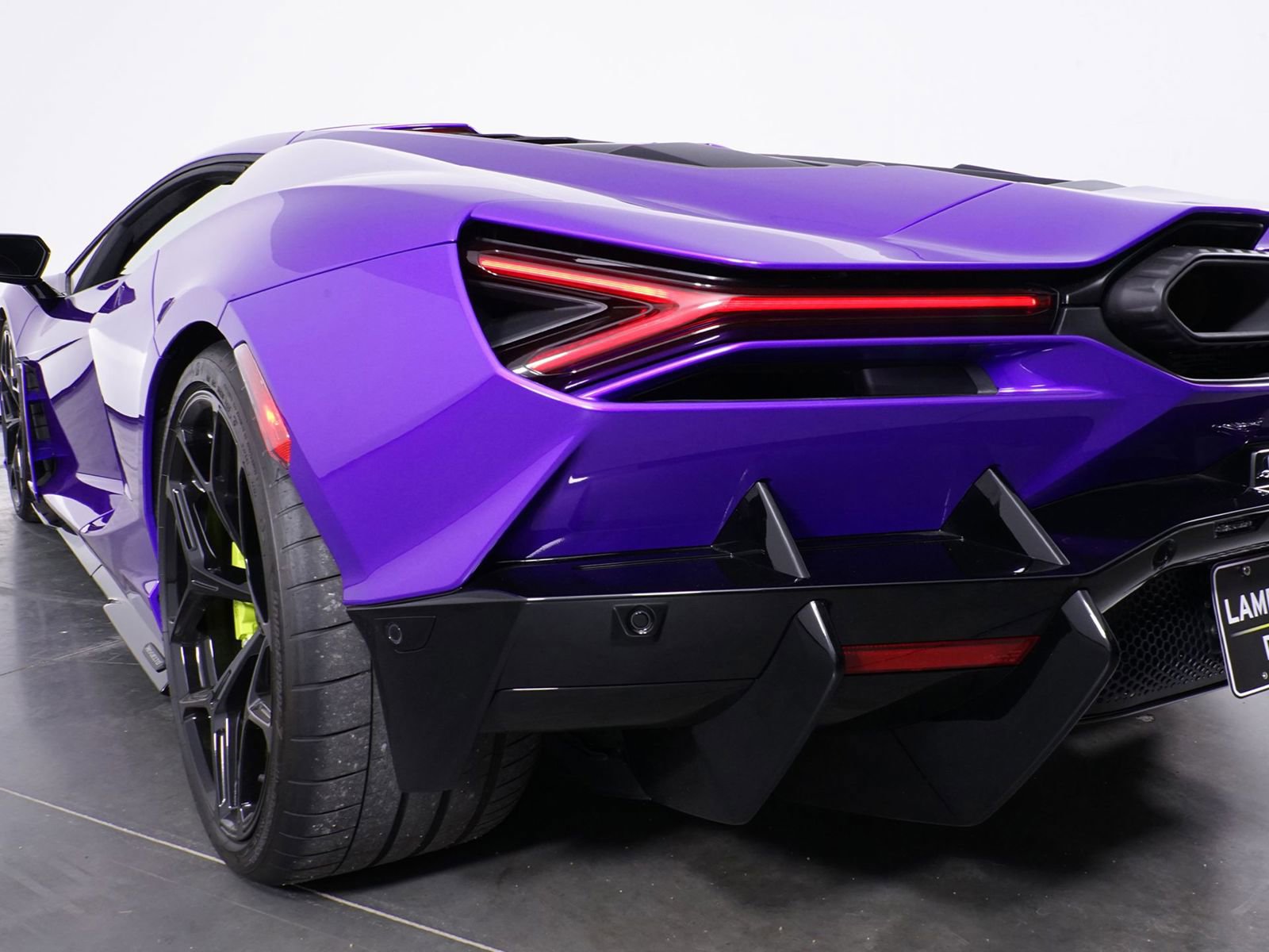 Used 2024 Lamborghini Revuelto image 22